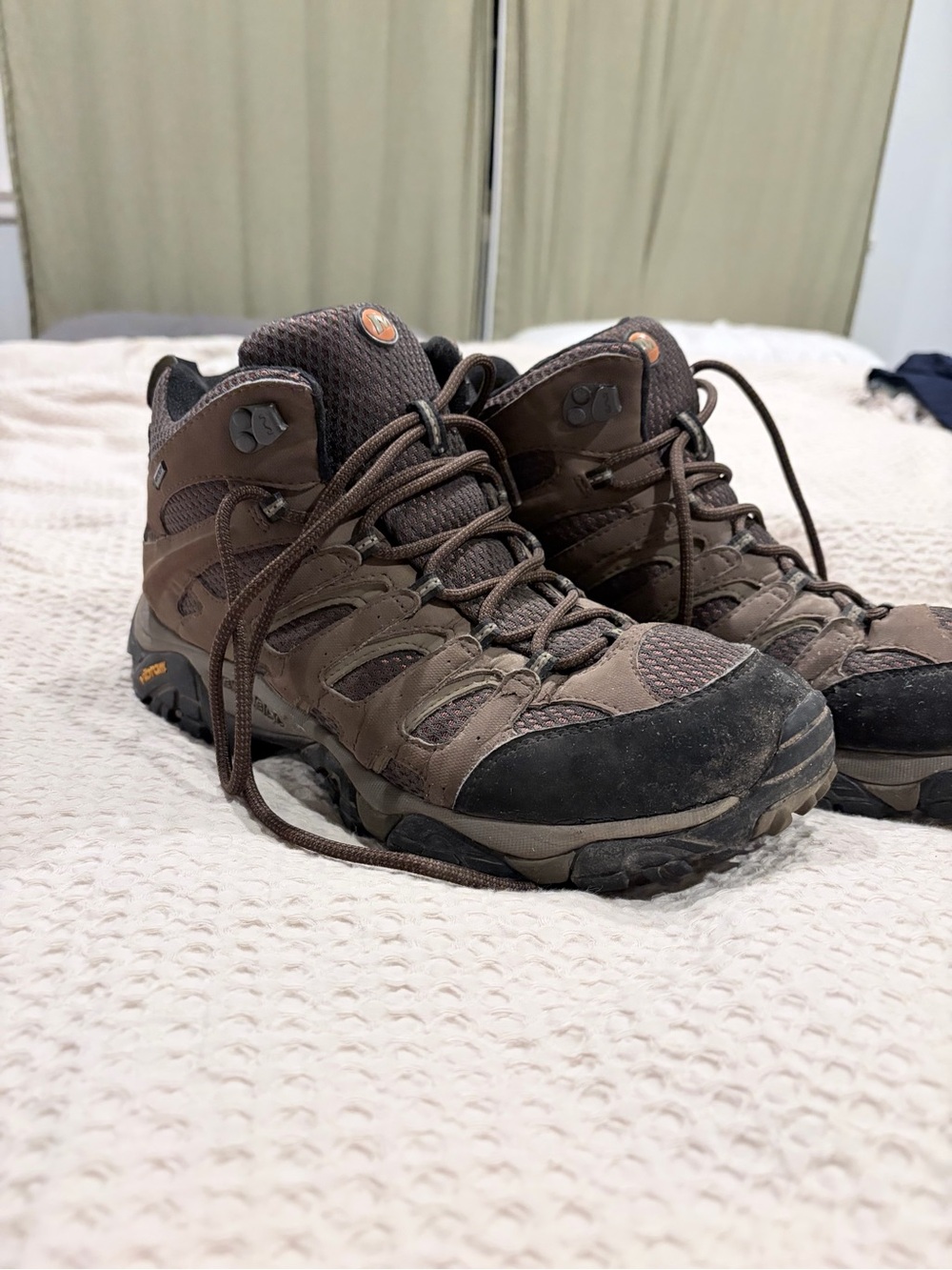 Merrell Men's Moab Mid Gore-Tex Hiking Boots